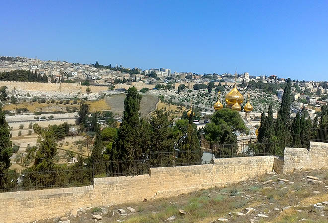 car06_07 Panoramic View of the old city of Jerusalem, with the onion domes of the Church of St. Mary Magdalene